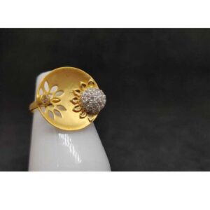 916 Ladies Fancy Gold Ring