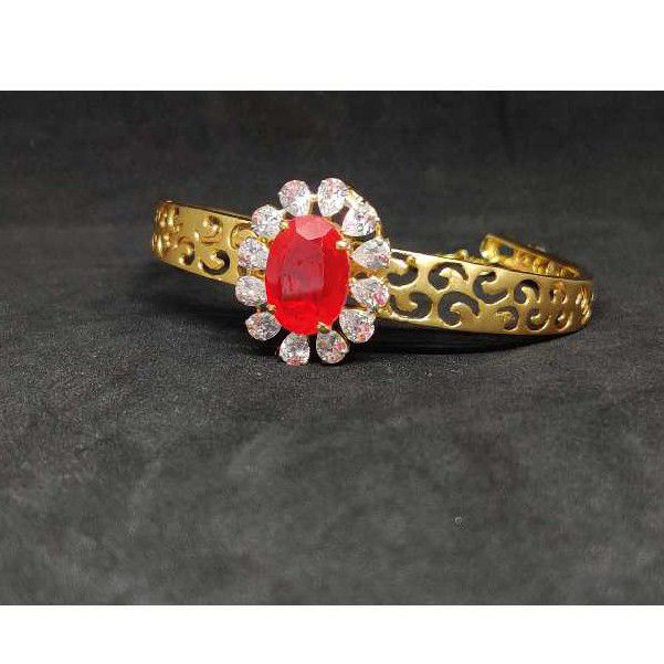 18K Exclusive Ladies Italian Kada