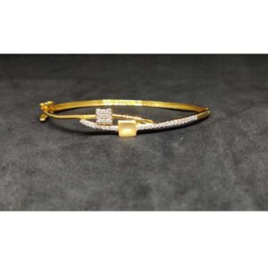 18K Exclusive Ladies Gold Kada