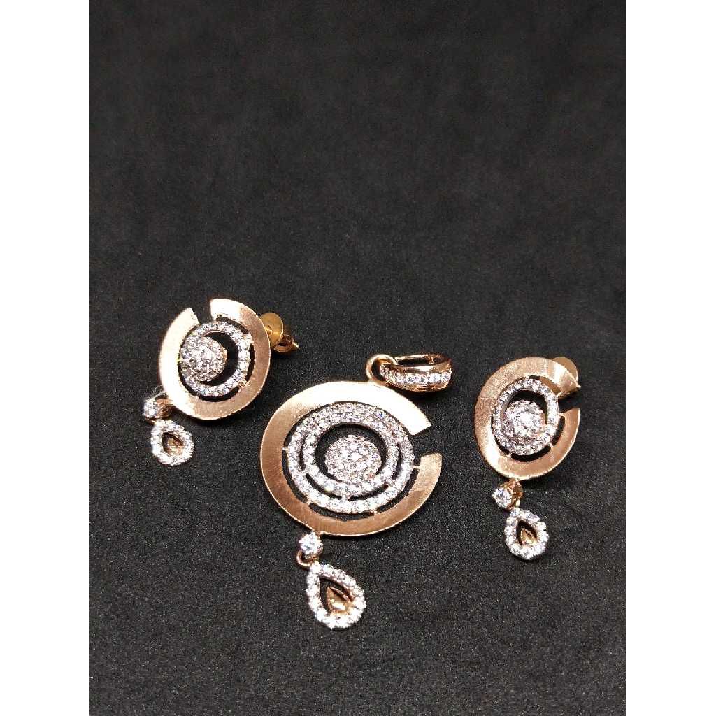 18K Ladies Fancy Rose Pendant Set