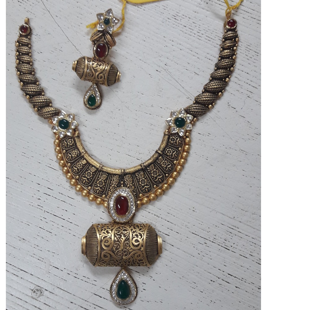 22KT Gold Ladies Designer Necklace Set Yellow