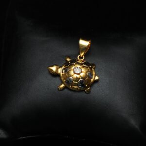 916 Gold Tortoise Pendant ML-P001