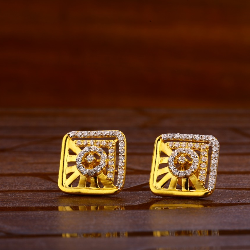 916 Gold CZ Hallmark Gorgeous Ladies Tops Earrings LTE265