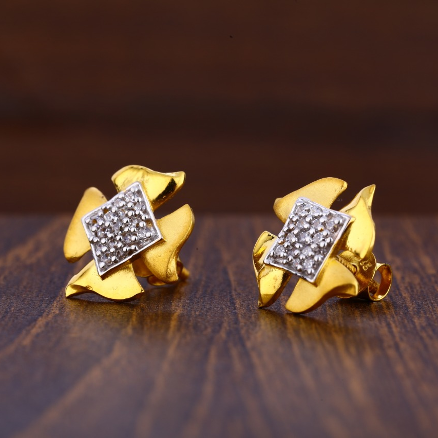 916 Gold CZ Hallmark Classic Ladies Tops Earrings LTE227