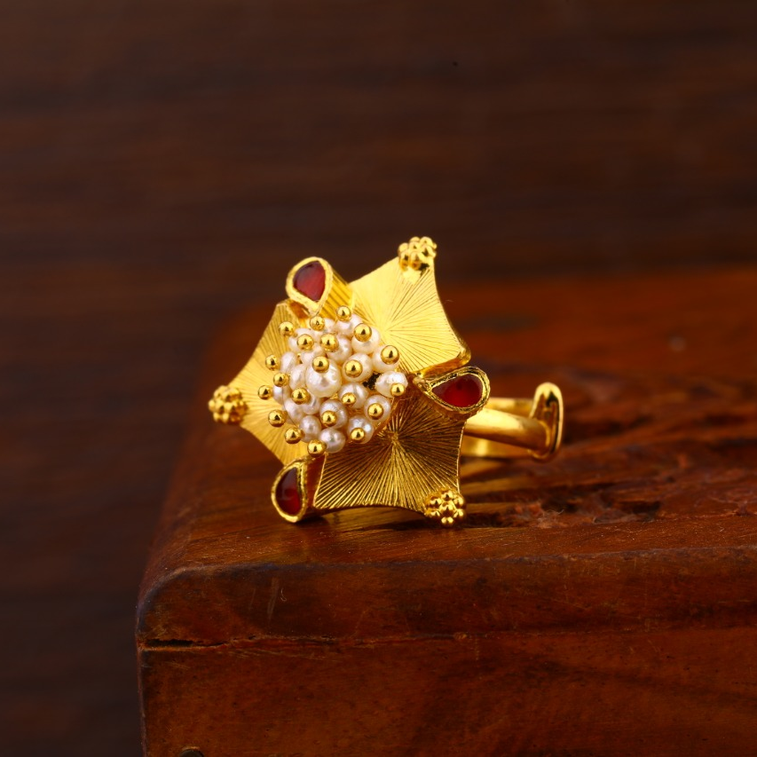 916 Gold CZ Antique Classic Ladies Ring LAR158