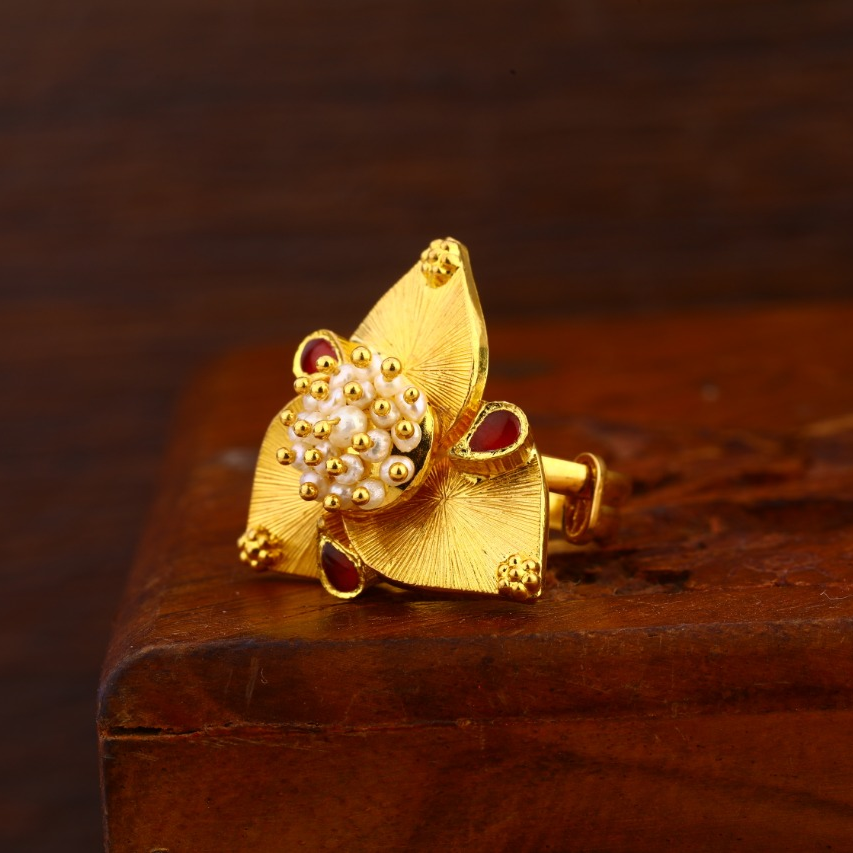 916 Gold Hallmark Antique Exclusive Ladies Ring LAR151