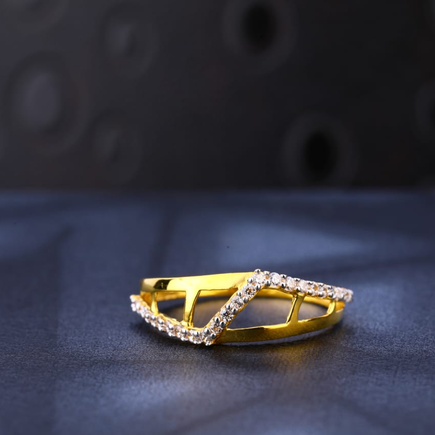 916 Gold CZ Hallmark Classic Ladies Ring LR958