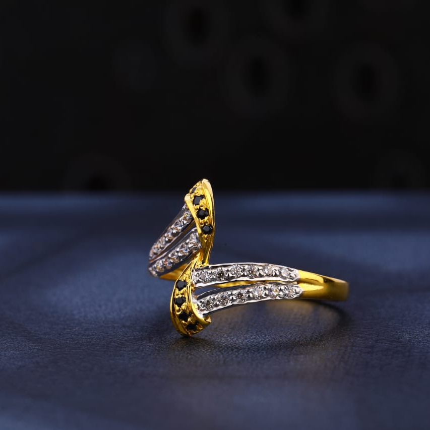 916 Gold Hallmark Ladies Ring LR976