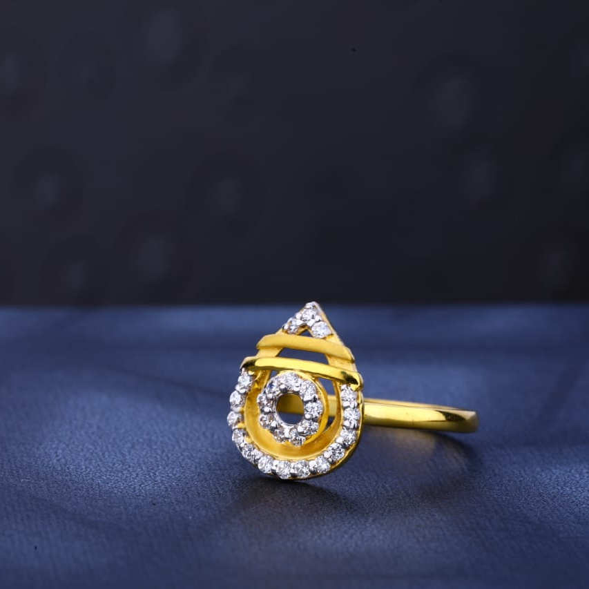 916 Gold Ladies Gorgeous Ring LR495