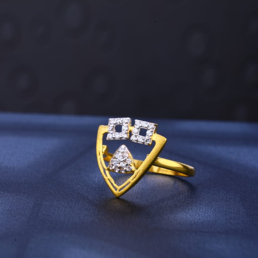916 Gold Ladies Fancy Ring LR513