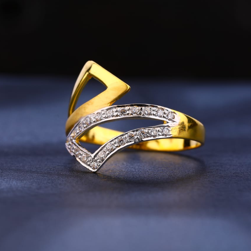 916 Gold Ladies Fancy Ring LR314
