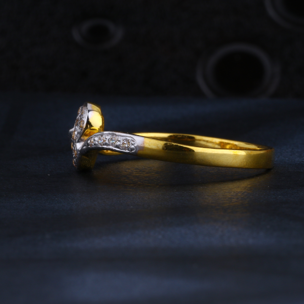 22CT Gold Hallmark Delicate Ladies Ring LR1556 - Image 2