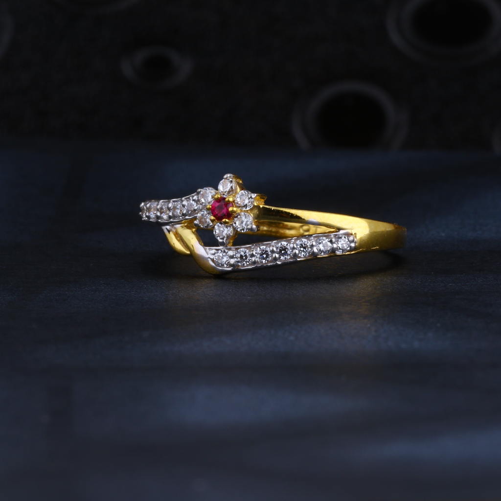 22CT Gold Hallmark Fancy Ladies Ring LR1534