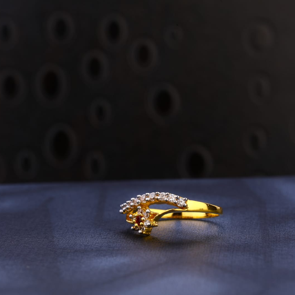 916 Gold Hallmark Stylish Ladies Ring LR1600