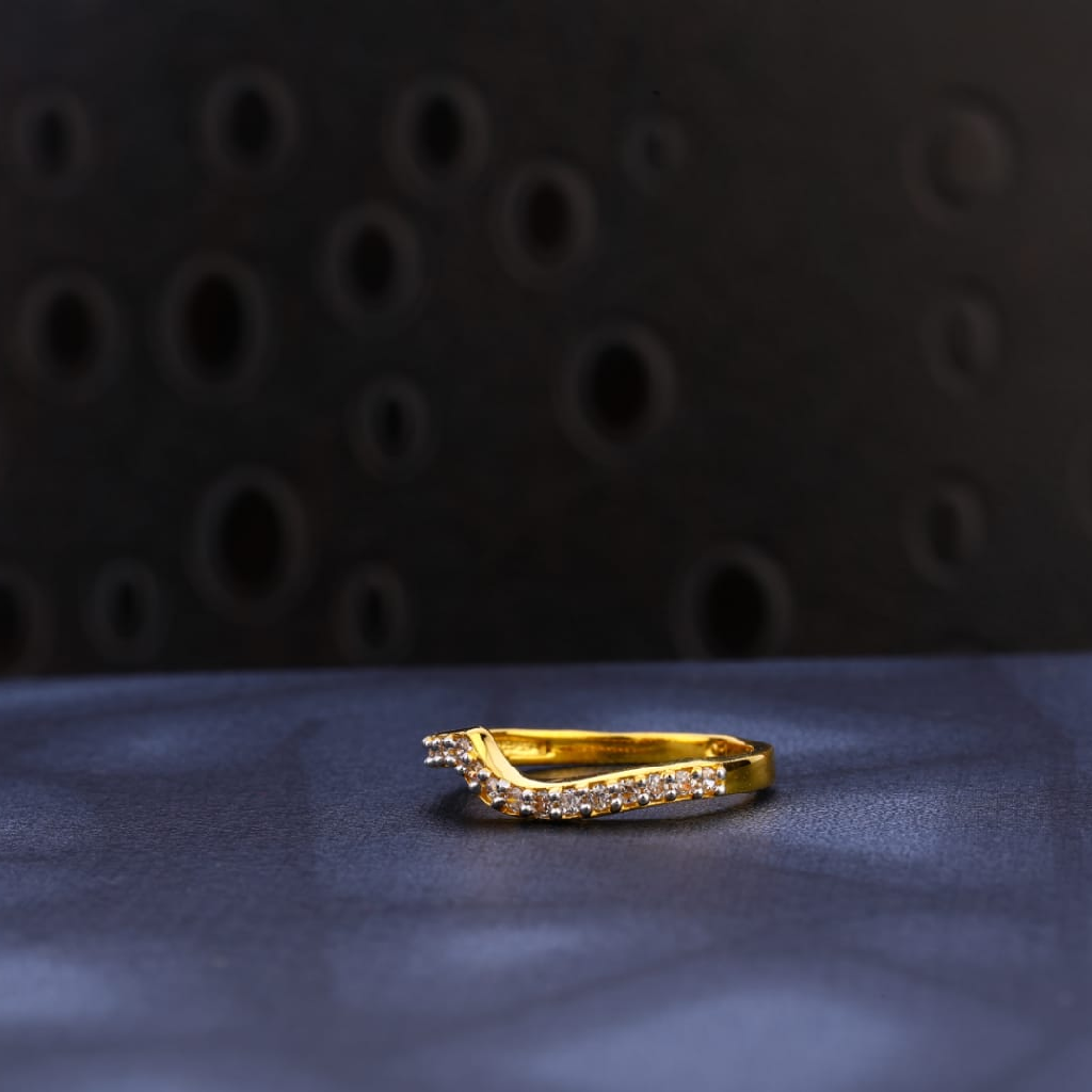 916 Gold Hallmark Delicate Ladies Ring LR1594