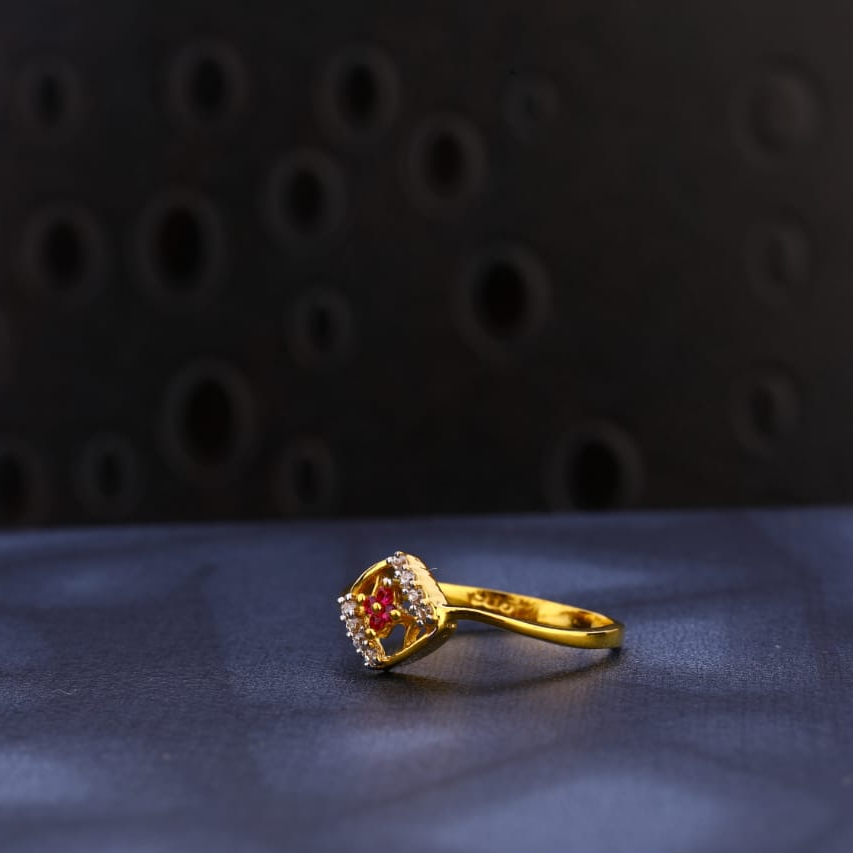 916 Gold Ladies Fancy Ring LR1592