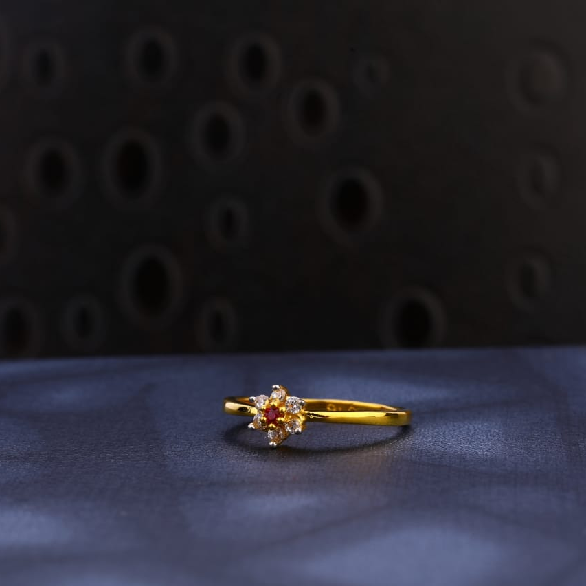 916 Gold Ladies Classic Ring LR1589