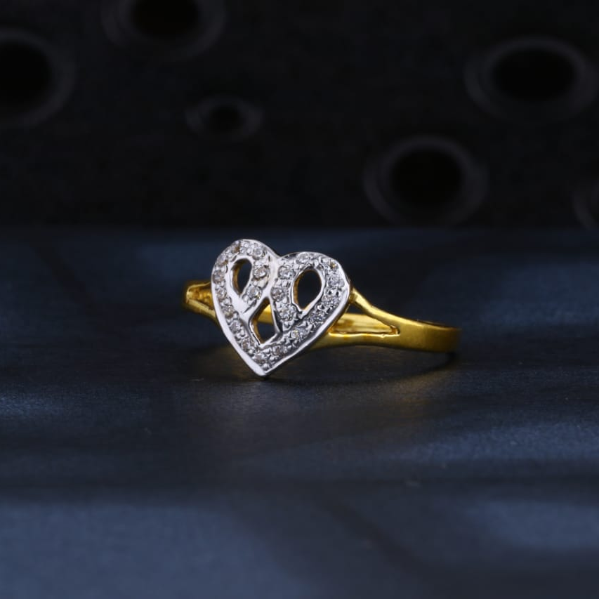 916 Gold CZ Hallmark Gorgeous Ladies Ring LR1374