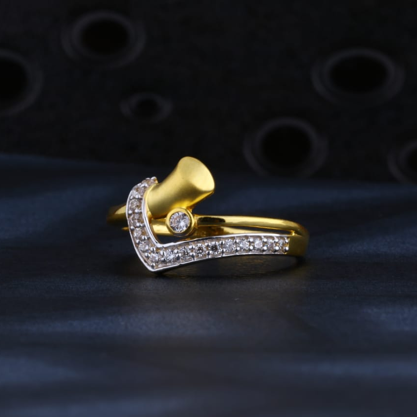 22KT Gold CZ Hallmark Stylish Ladies Ring LR1481