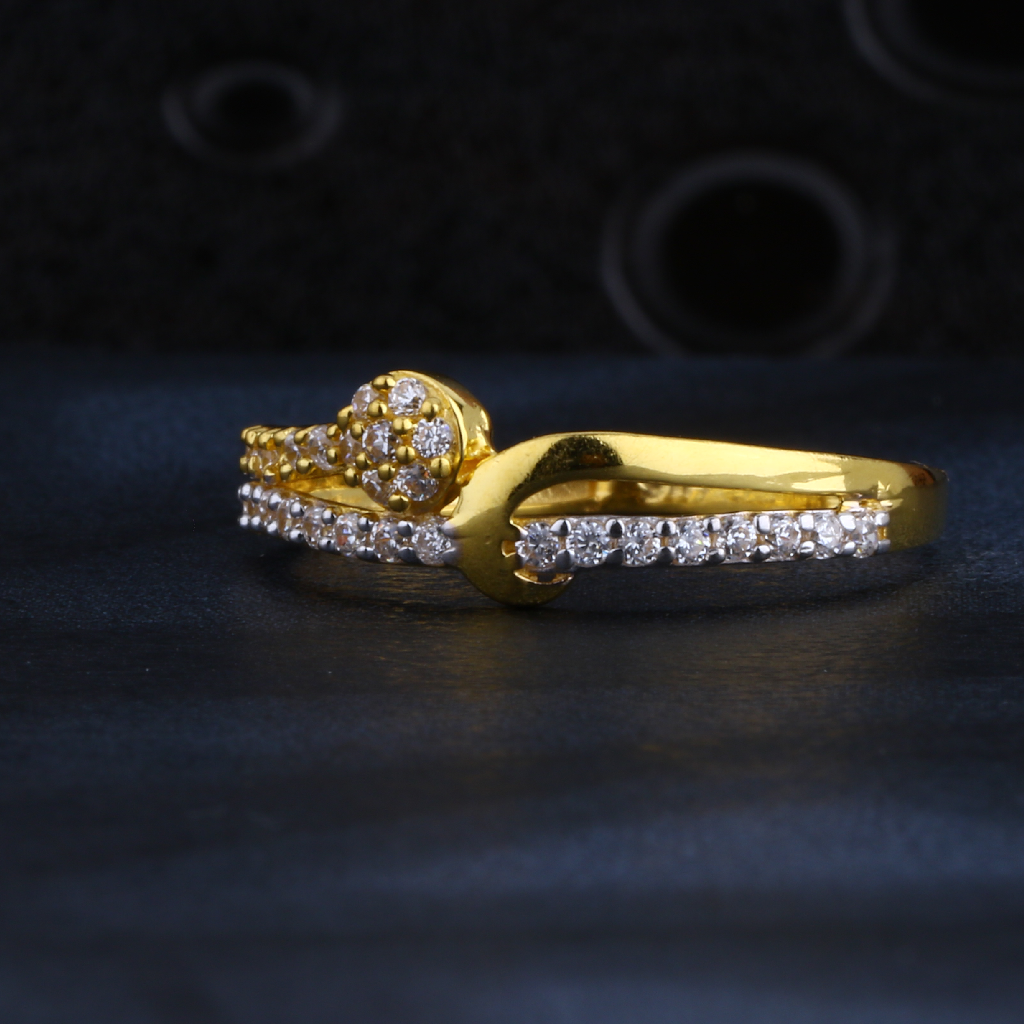 916 Gold Ladies Classic CZ Ring LR1456