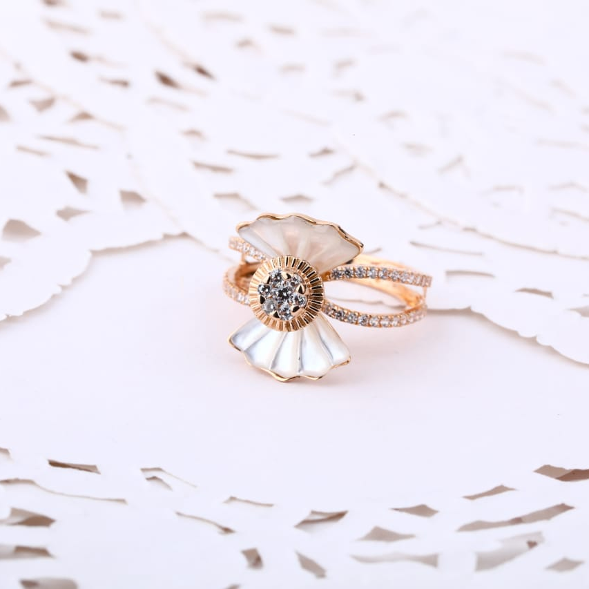 18KT Rose Gold Stylish Ladies Ring RLR872