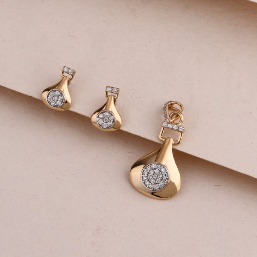 18KT Rose Gold Hallmark Gorgeous Ladies Pendant Set RPS212