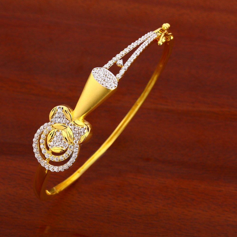750 Gold Hallmark stylish Kada Bracelet LKB126