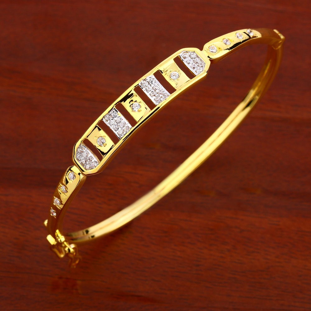 750 Gold Hallmark Exclusive Kada Bracelet LKB123