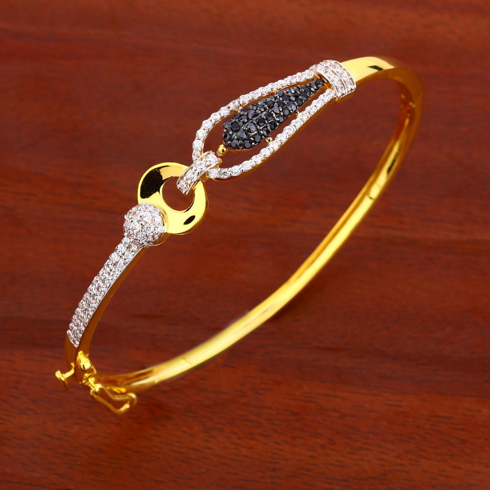 750 Gold Hallmark designer Kada Bracelet LKB121