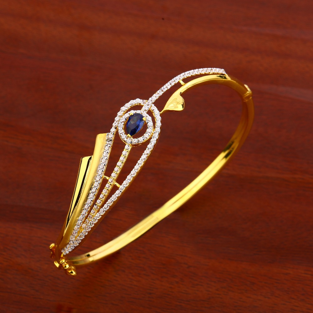 18KT Ladies Gold Designer Hallmark Kada Bracelet LKB154
