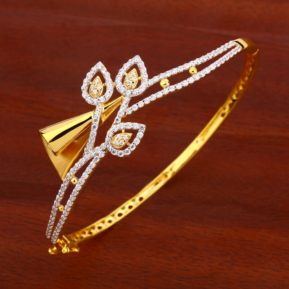750 Gold Women's exclusive Hallmark Kada Bracelet LKB140