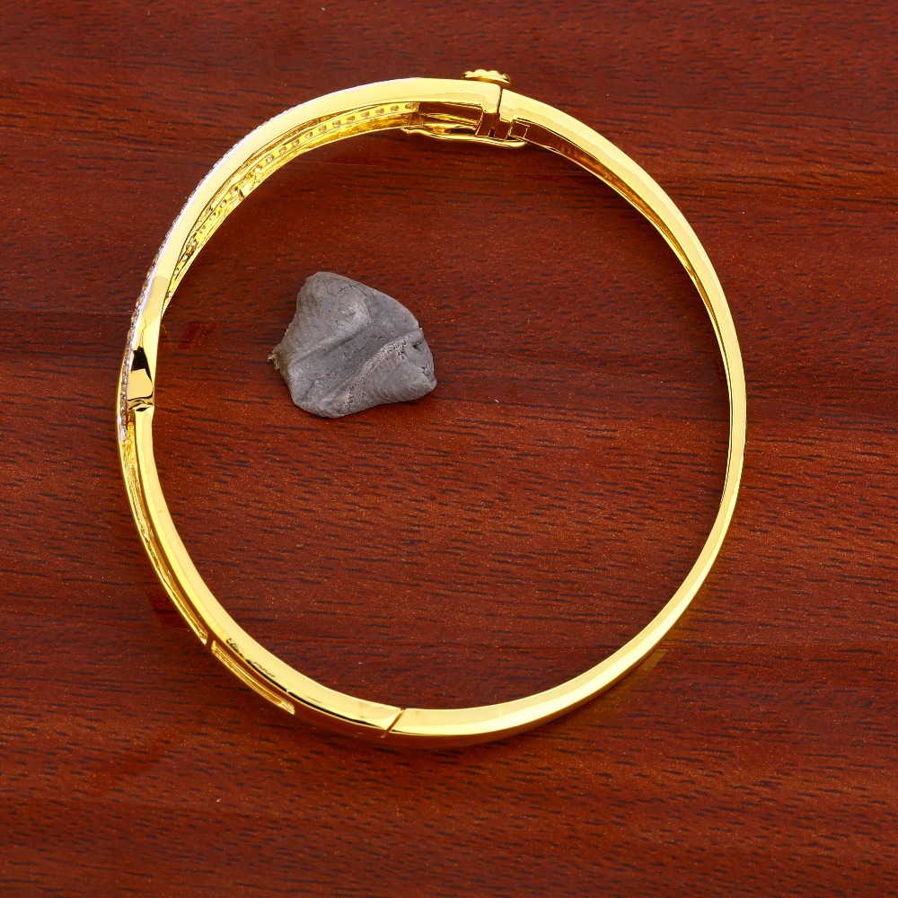 750 Gold Ladies fancy Kada Bracelet LKB133 - Image 2