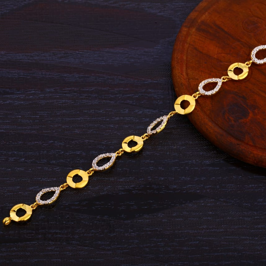 916 Gold Ladies Hallmark Designer  Bracelet LB369