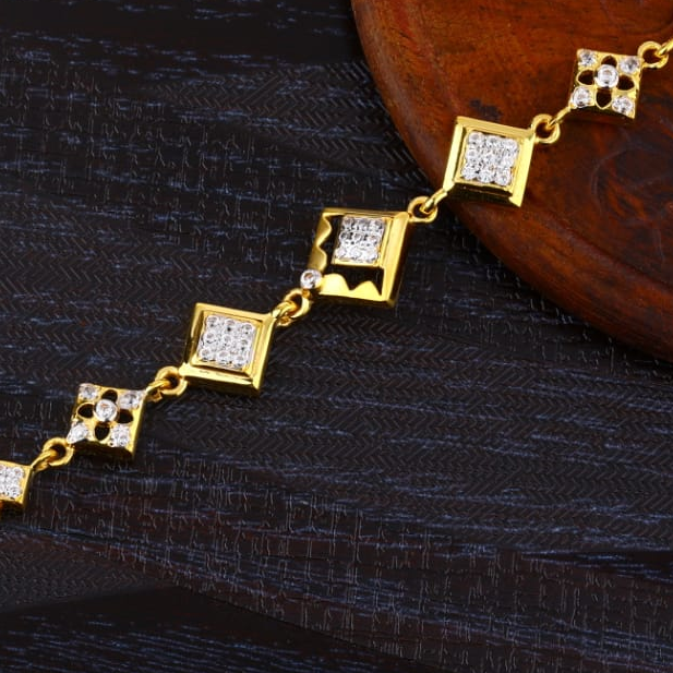 916 Gold Ladies Hallmark Gorgeous Bracelet LB410 - Image 2
