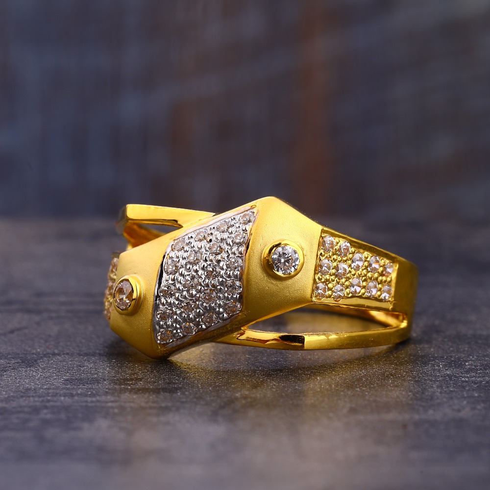 916 Gold Classic  CZ Gentlemen's Ring MR745