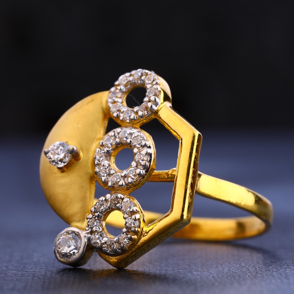 916 Gold Hallmark Classic Women's Ring LR645