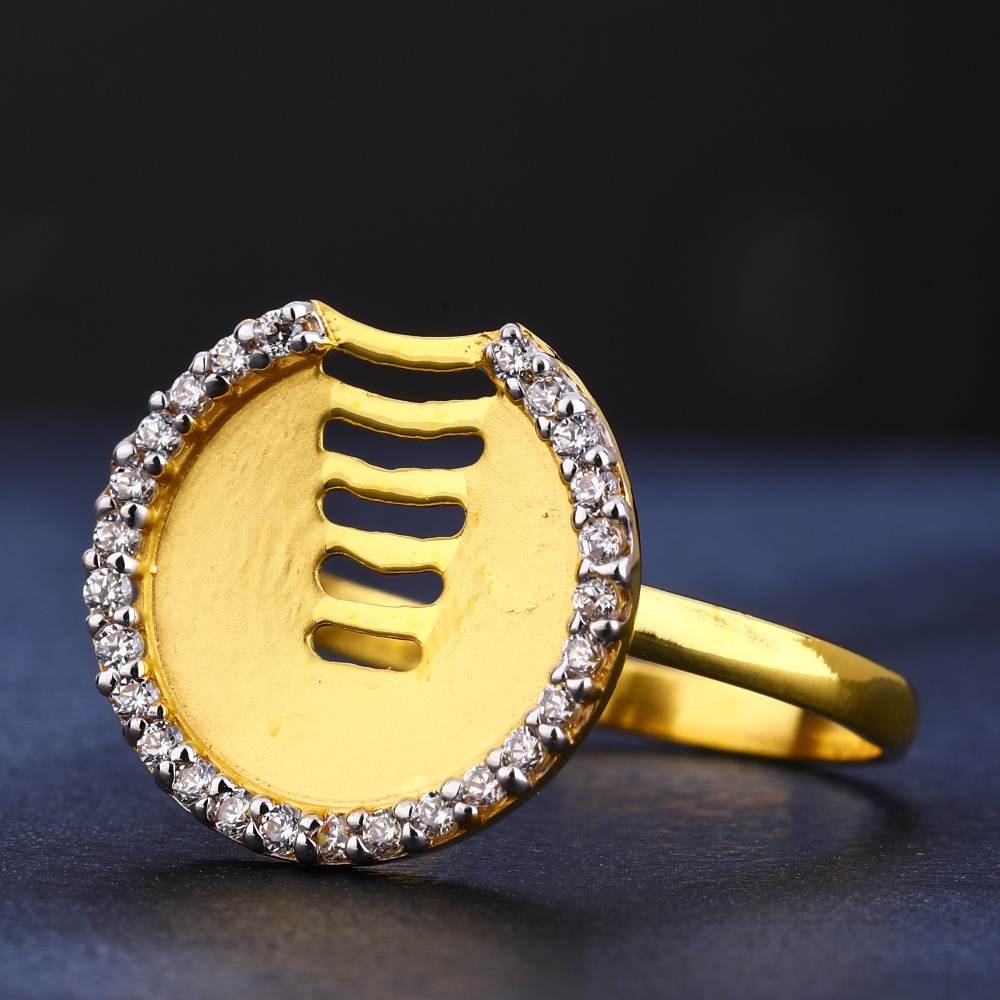 916 Gold Ladies cLASSIC  Hallmark Ring LR725