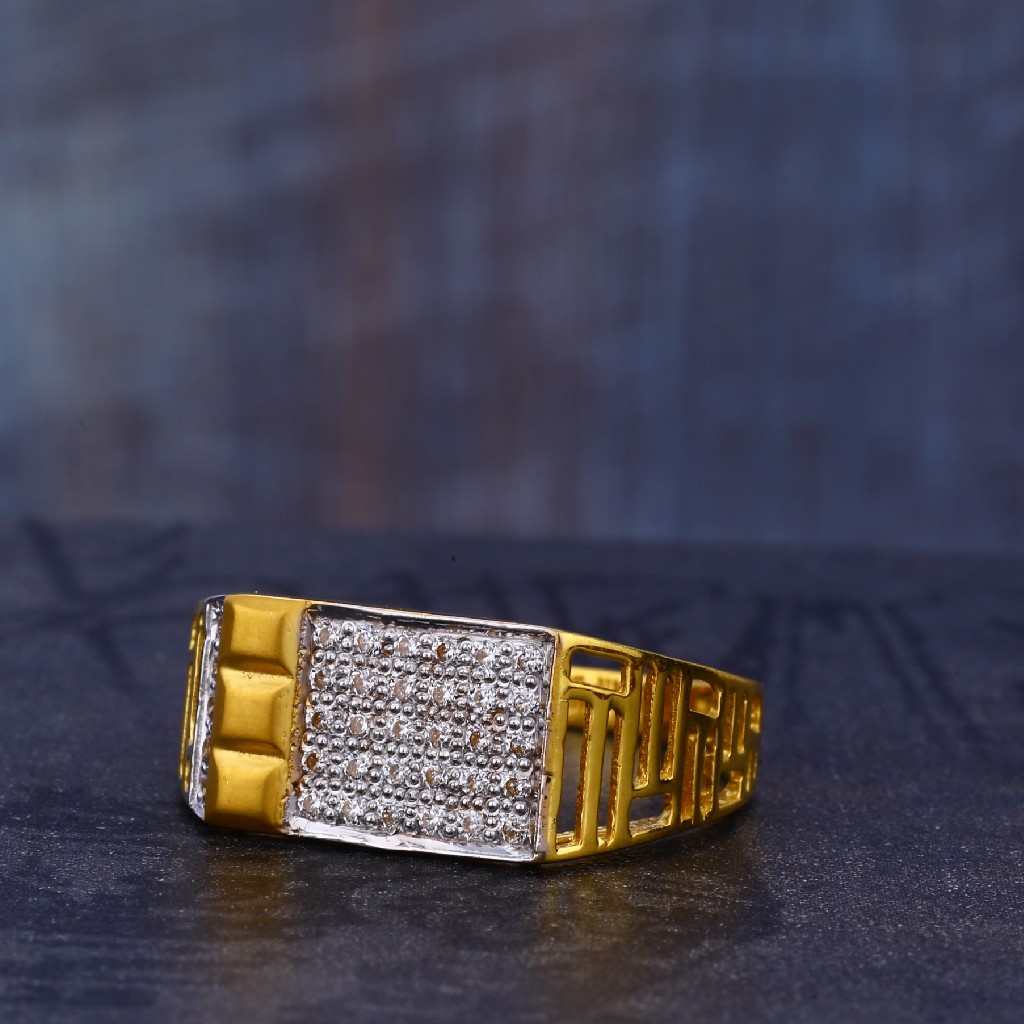 916 CZ Gold Gorgeous Gentlemen's Ring MR686
