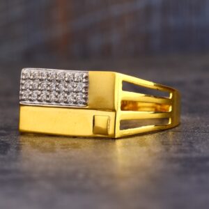 916  Gold Diamond Fancy Gentlemen's  Ring MR596