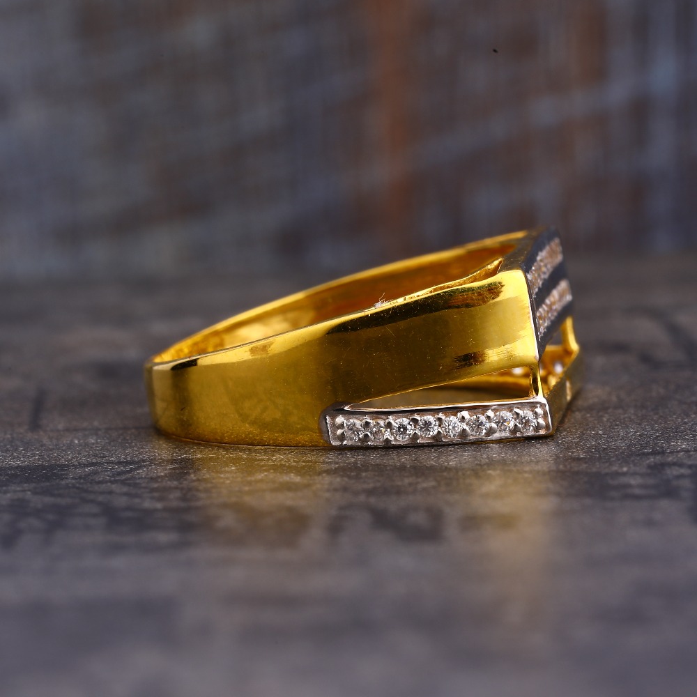 916 Gold Diamond Designer Gentlemen's Ring MR593 - Image 3