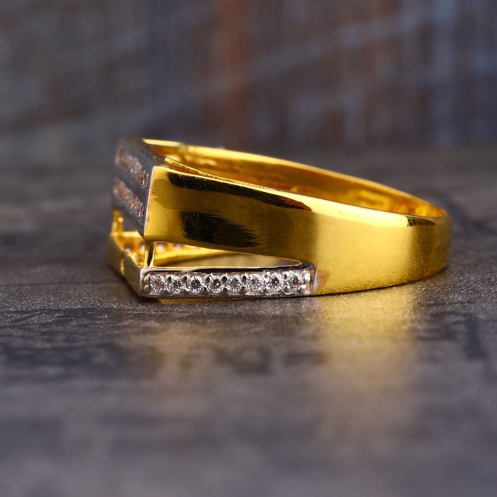 916 Gold Diamond Designer Gentlemen's Ring MR593 - Image 2