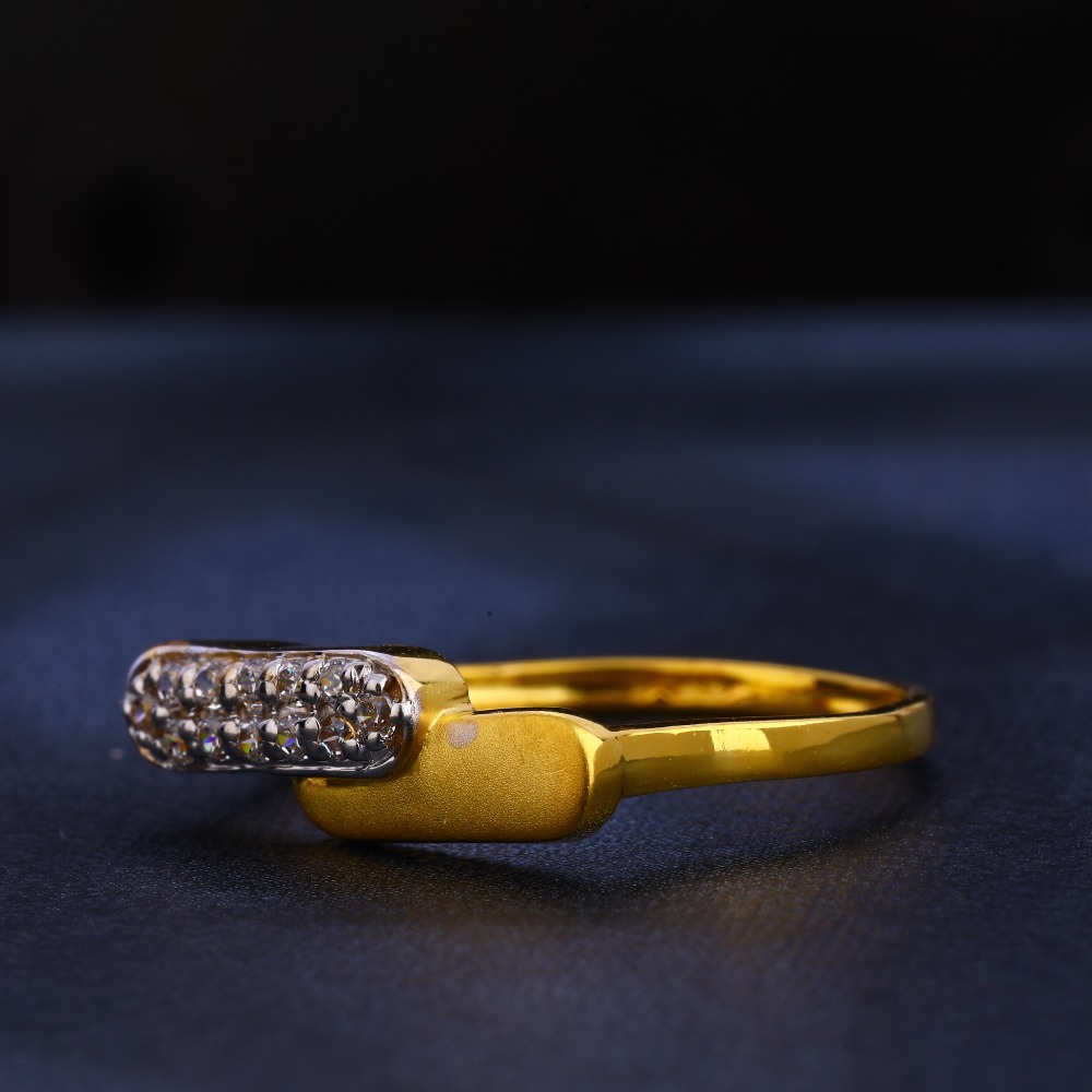 916 Gold  CZ Hallmark Exclusive  Women's  Ring LR397