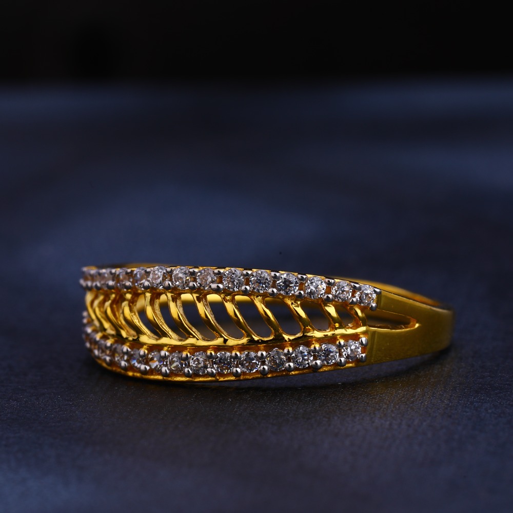 916 Gold  CZ  Classic Hallmark  Ladies Ring LR373