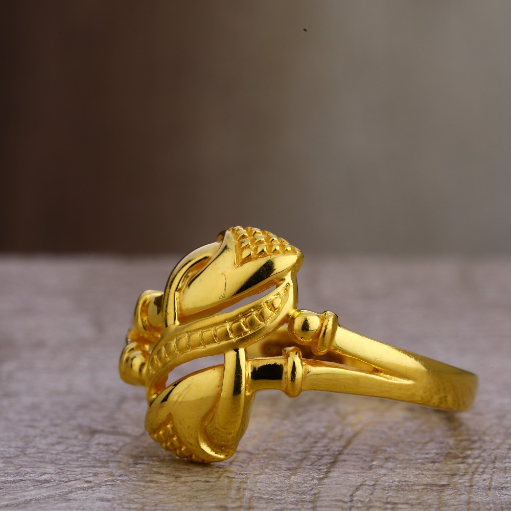 22KT Gold Plain Stylish Ladies Ring LPR410