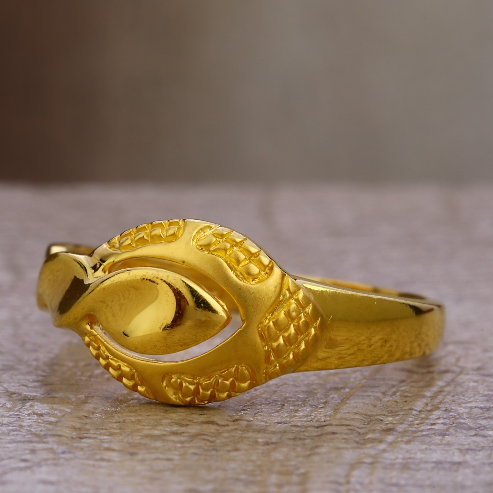 916 Gold Women's  Stylish Plain Ring LPR402