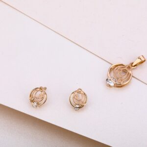 18CT Gold Exclusive Diamond Pendant Set RPS03