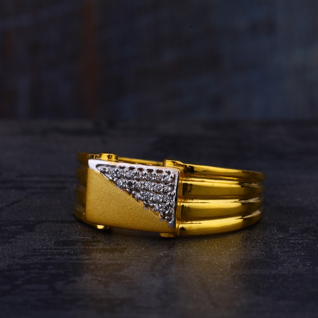 916 Gold Hallmark Ring MR557