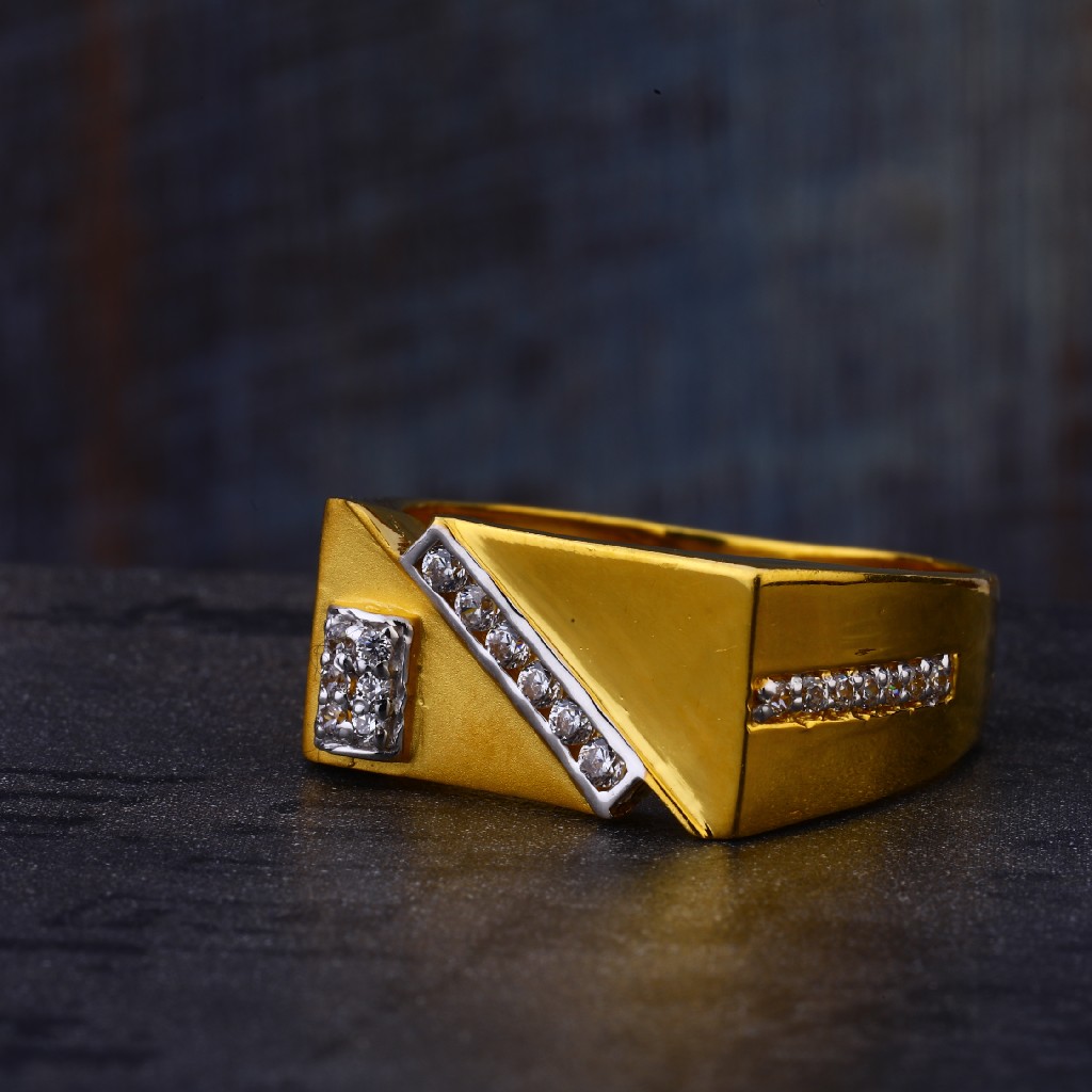 916 Gold Mens Stylish Ring MR565