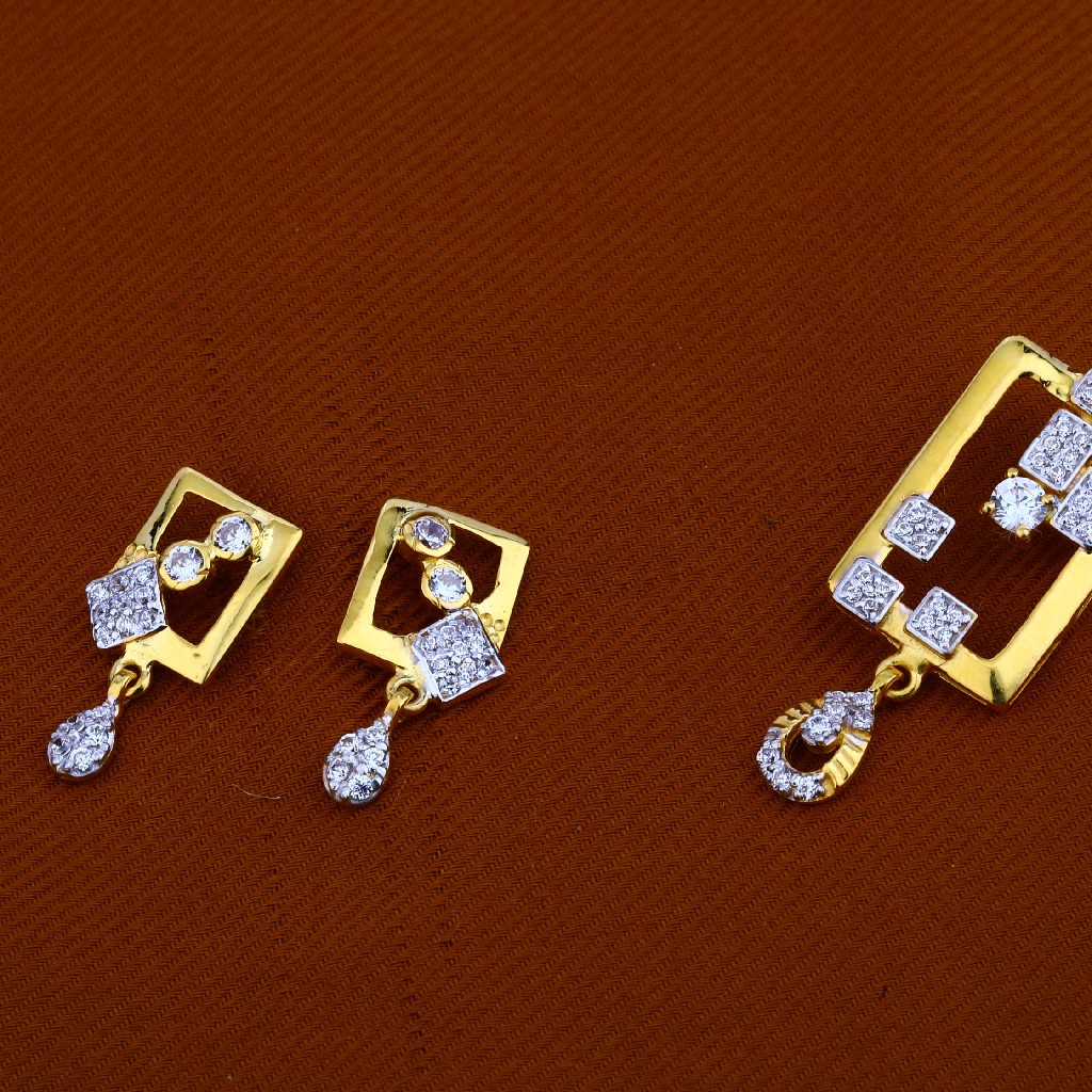 22ct Gold Ladies Hallmark Stylish Pendant Set FPS72