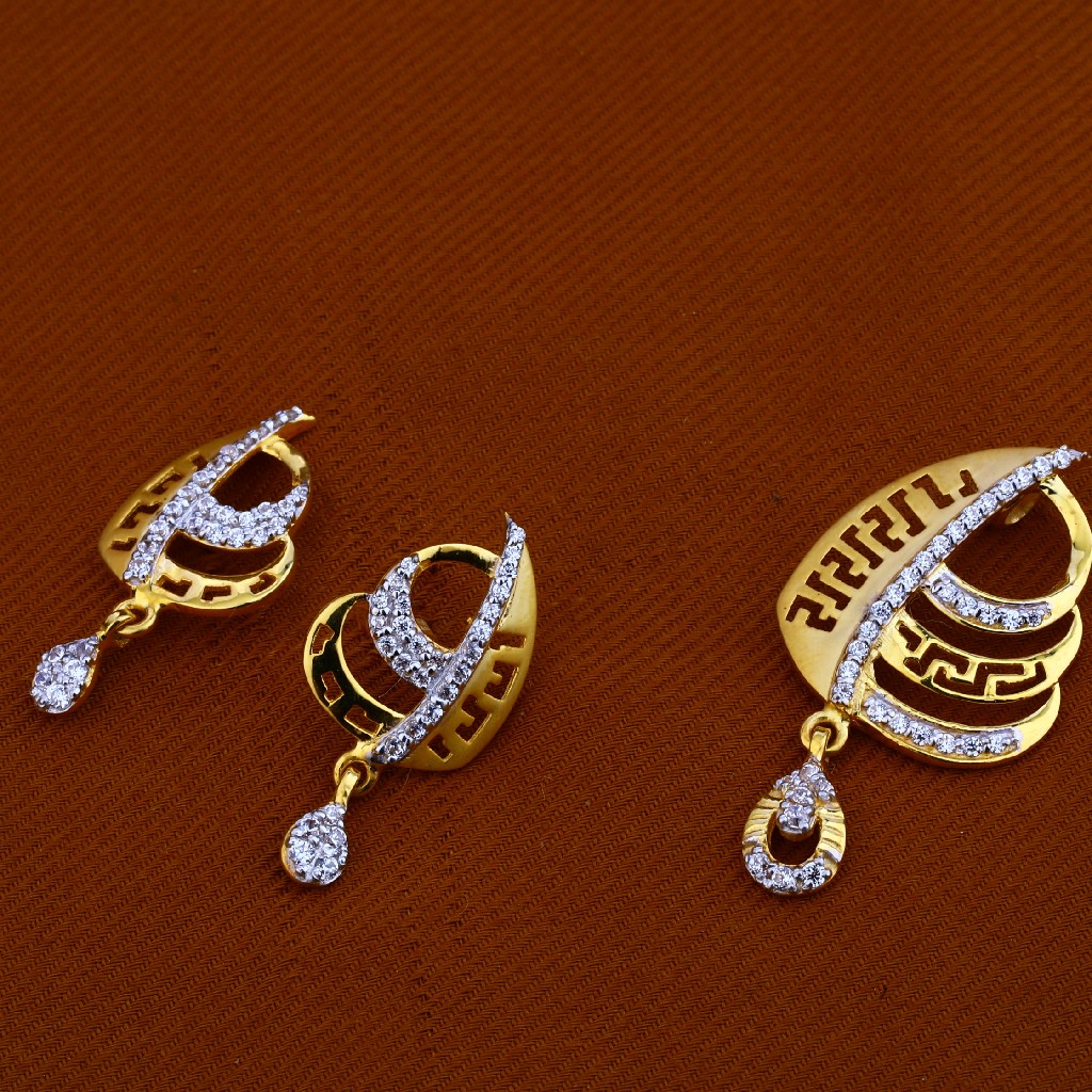 22ct Gold Ladies Hallmark Fancy Pendant Set FPS73